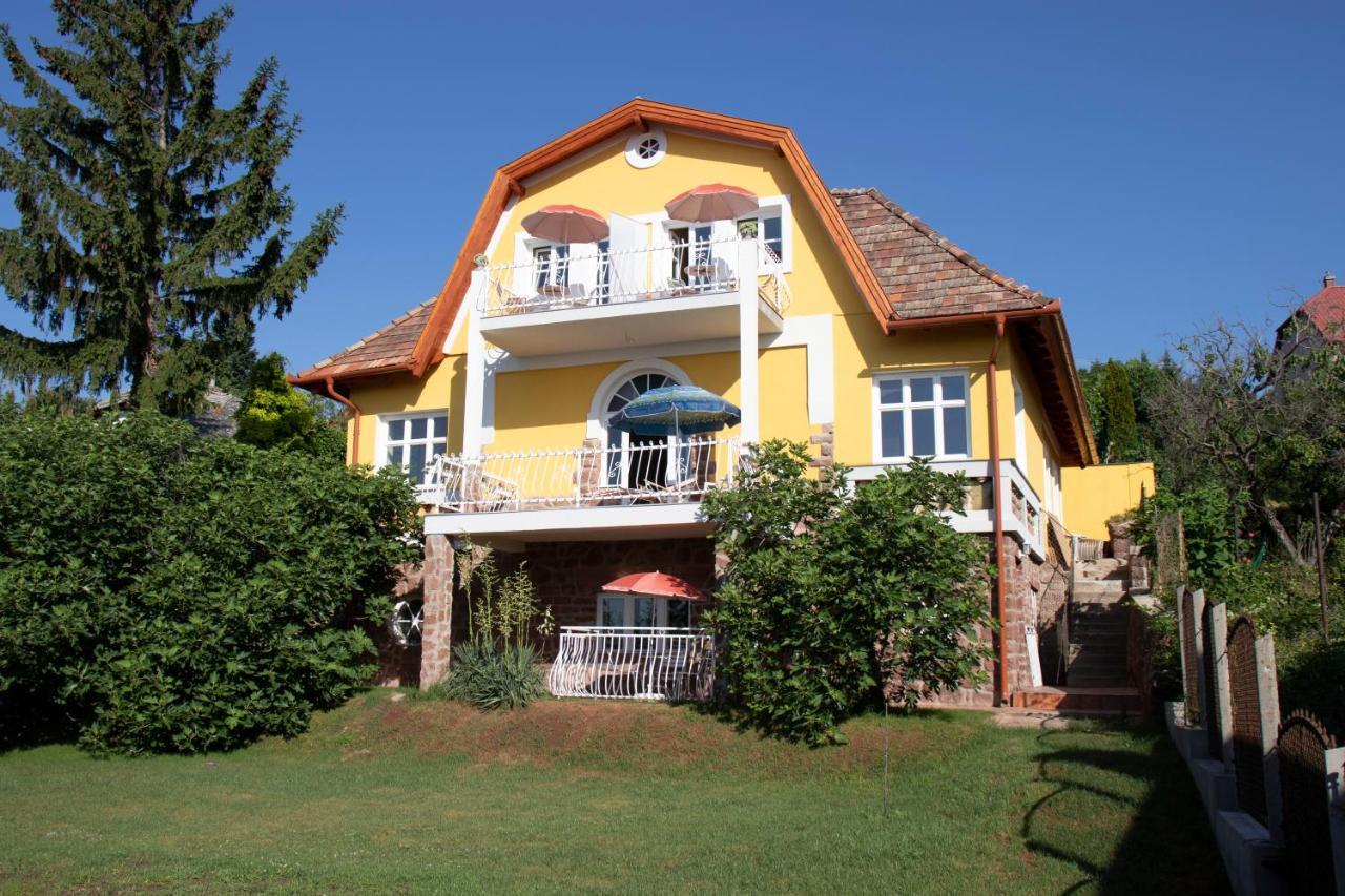 Gyoengyoem Apartman Balatonalmádi Esterno foto