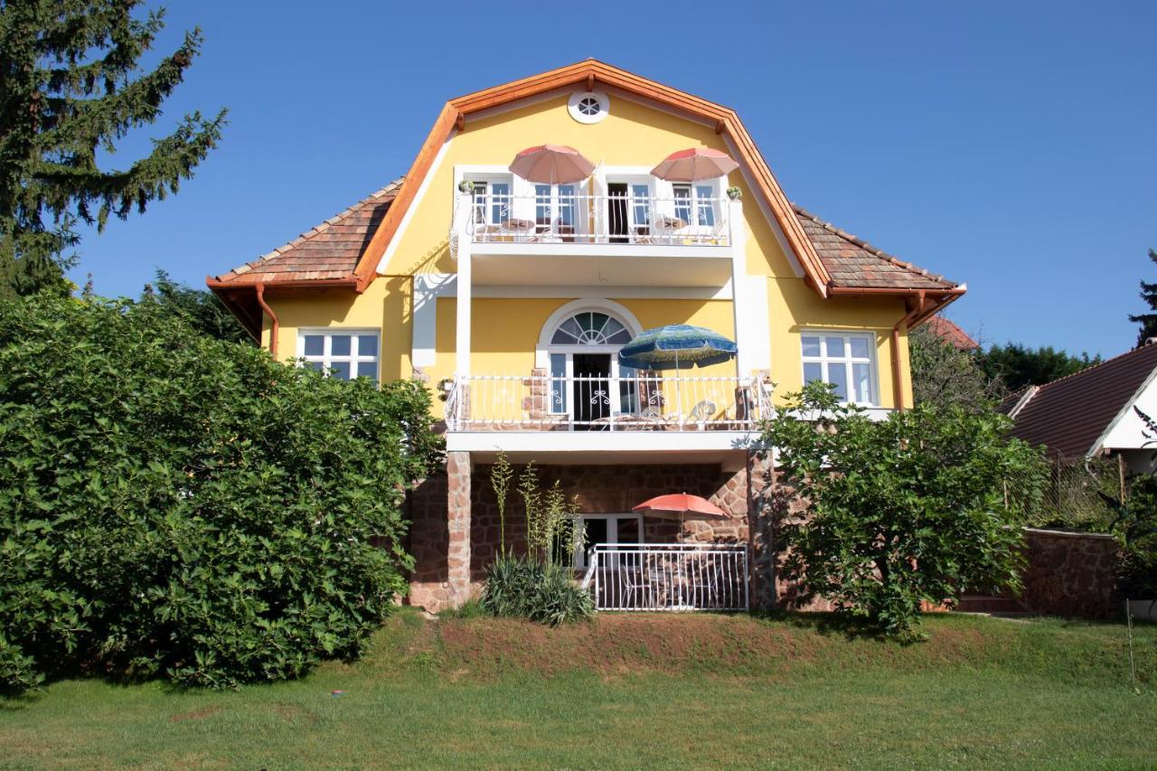 Gyoengyoem Apartman Balatonalmádi Esterno foto