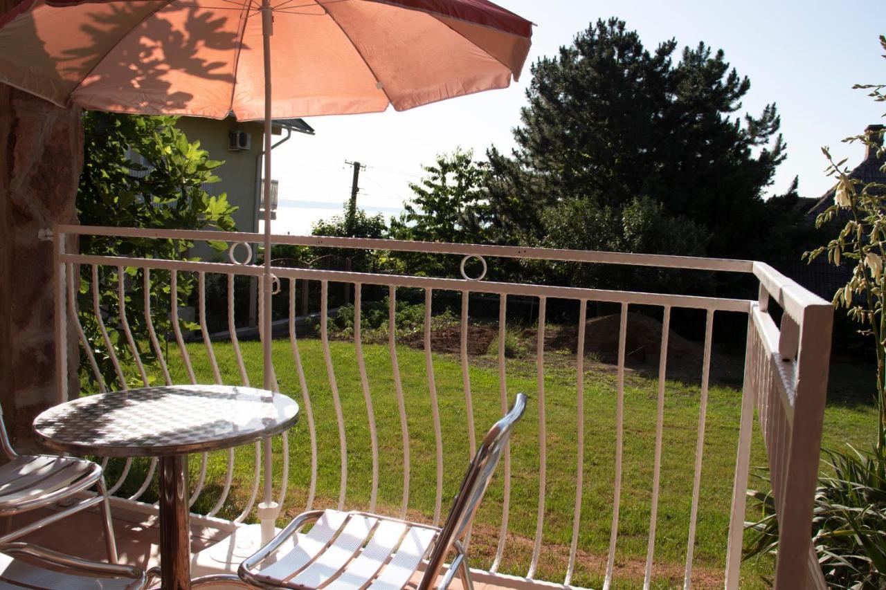 Gyoengyoem Apartman Balatonalmádi Esterno foto