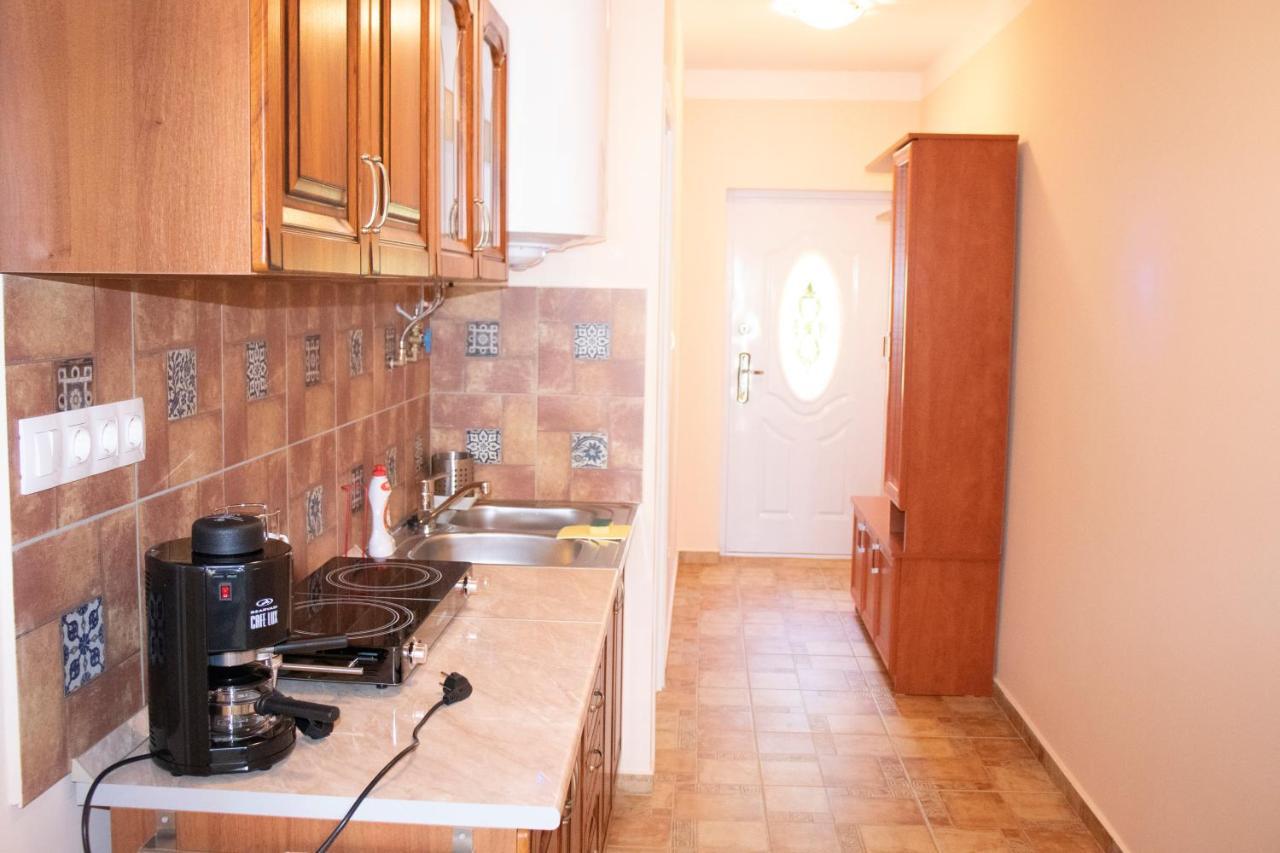 Gyoengyoem Apartman Balatonalmádi Esterno foto