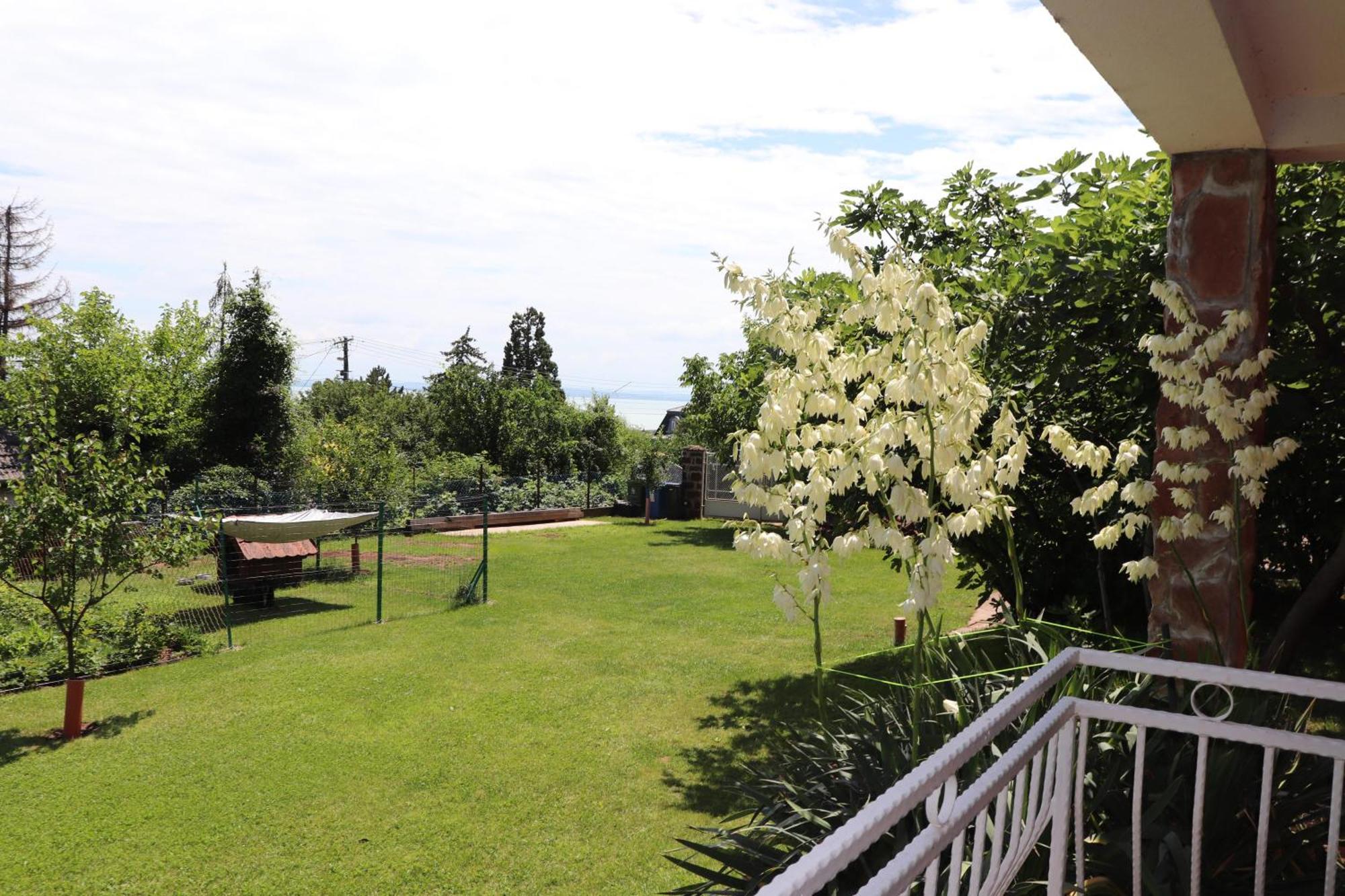 Gyoengyoem Apartman Balatonalmádi Esterno foto