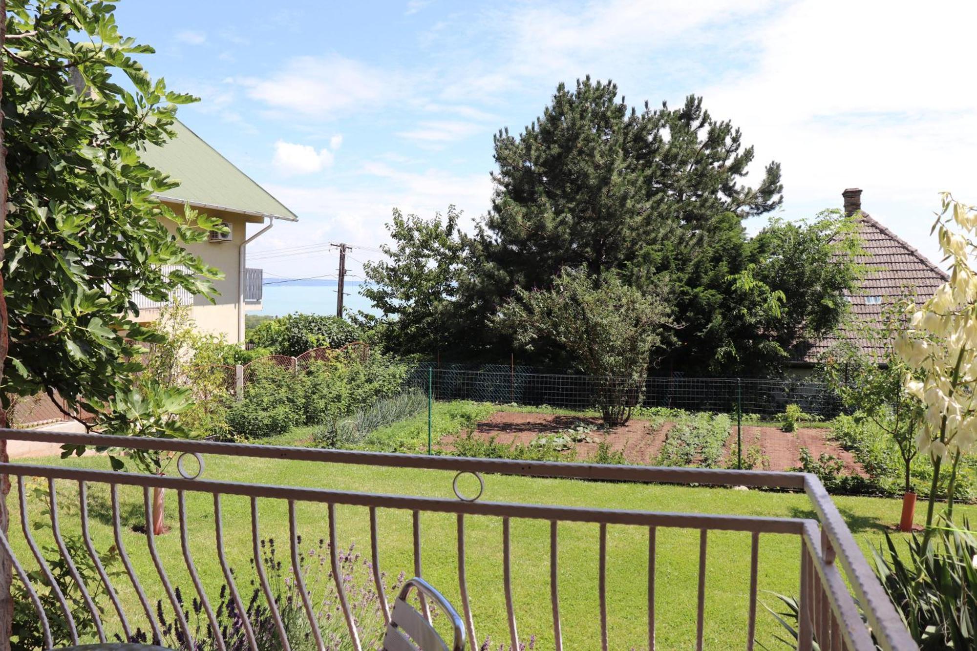 Gyoengyoem Apartman Balatonalmádi Esterno foto